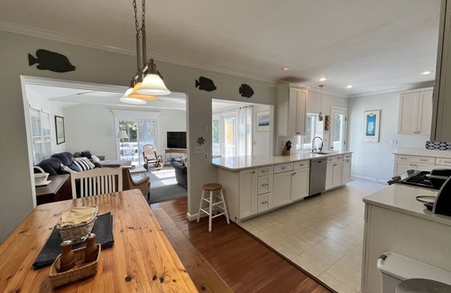 Cotuit House | Large 7 bedroom, 5 bath house one and a half blocks from the beach