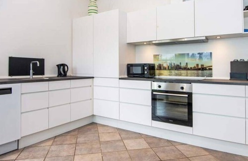 Henne House | Large activity holiday home with free water park, bowling, badminton and tennis.