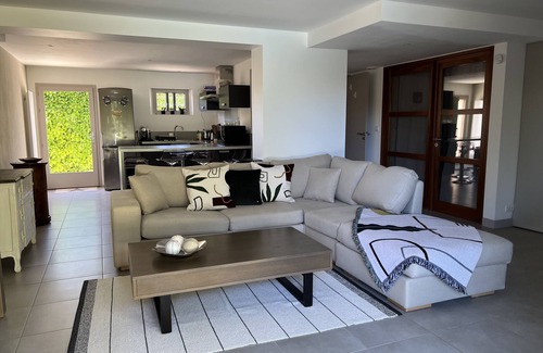 Lagnes House | LARGE AIR-CONDITIONED SINGLE-STOREY LOFT, GARDEN, PRIVATE SWIMMING POOL, QUIET LOCATION IN LUBERON