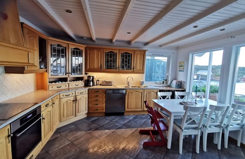 Steinsland House | Large and cozy holiday home with stunning sea views. Quiet area in great nature.