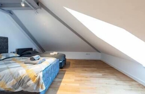 Uxbridge North Condo | Large and Luxurious Loft (BR3 II)