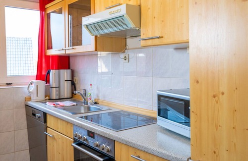 Sandershausen Apartment | Large apartment, 3 bedrooms, quiet, close to the city, up to 6 persons, balcony, parking lot