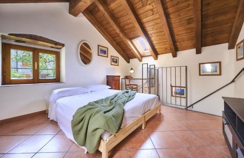Perledo Apartment | Large apartment in the village near Varenna