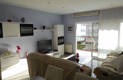 Blanes Apartment | Large apartment on the beachfront, quiet, beautiful views of the sea, with garage