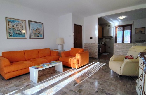 Verdellino Apartment | Large apartment with 5/6 beds - closed parking space- served by public transport