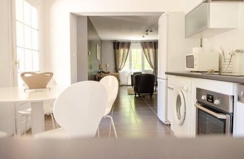 Beziers Apartment | Large apartment with terrace in character property