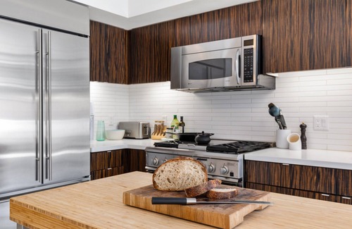 Ocean Park Condo | Large artist's loft, 2 blocks from beach