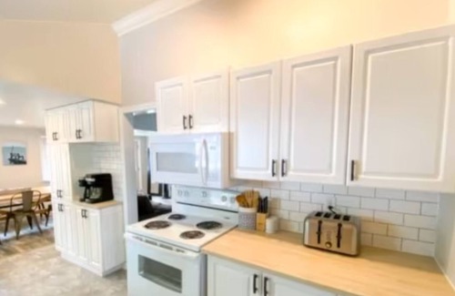 Turkey Point Cottage | Large Beach View Family Cottage in in Turkey Point