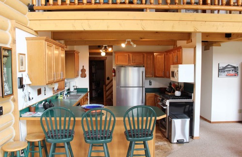 East Glacier Park Village House | Large Beautiful Log Home in East Glacier Park