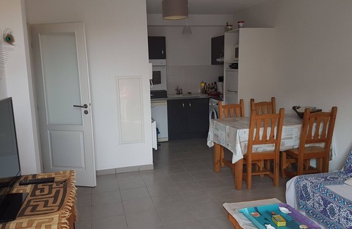 Saint-Pierre-la-Mer Villa | Large bright apartment, 3 bedrooms, sleeps 8 100m2