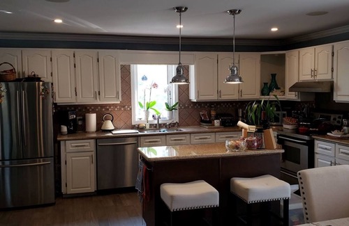 Keswick House | Large bungalow minutes to lake Simcoe with all the amenities you could ask for!