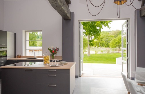 Verneuil Villa | Large charming cottage in Champagne with heated pool