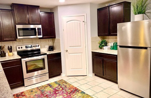 San Antonio House | Large Cold/Hot tub House by SeaWorld & Lackland