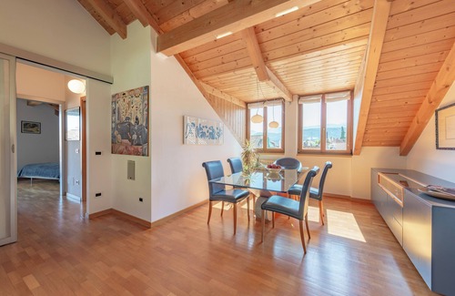 Caldaro Sulla Strada del Vino House | Large, comfortable and very quiet apartment in the center of Kaltern with garage & elevator