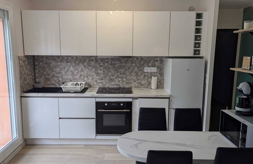 Brasles Apartment | Large, cosy studio, magnificent view over the Marne, fully equipped. Castle center
