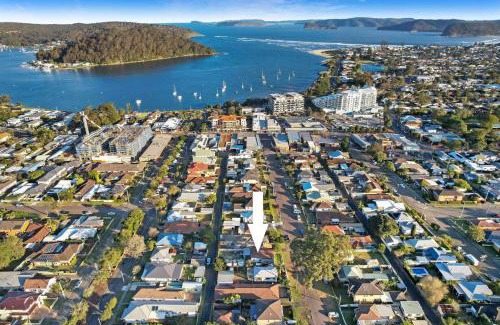 Ettalong Beach House | Large Cottage Near Ettalong Centre