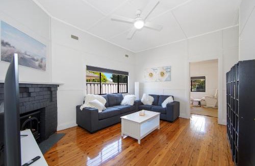 Ettalong Beach House | Large Cottage Near Ettalong Centre