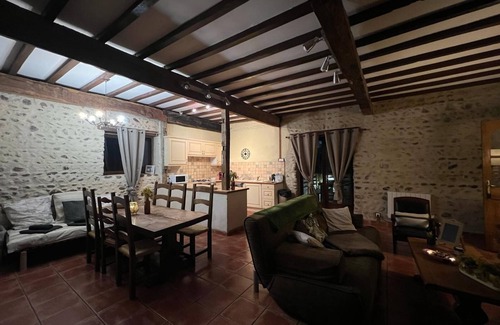Peyraube Cottage | Large country cottage at the foot of the Pyrenees