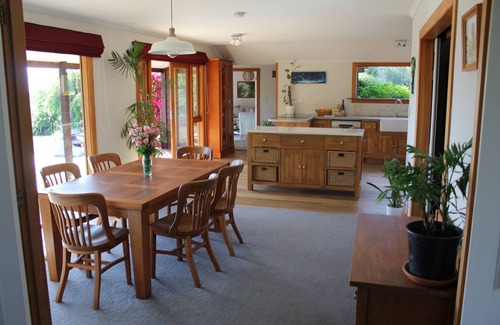 Redwood Valley House | Large Country Home with Views - Spa Pool, Swimming Pool, Firepit, Games Room