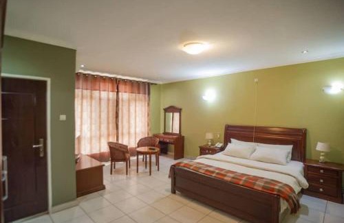Lubumbashi Cabin | Large Cozy room including free breakfast