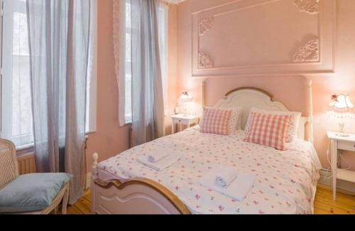 Galata Apartment | Large Design Flat -4Bdrm- 4Bth -1st FL