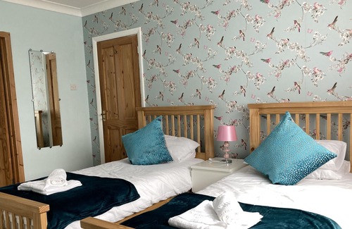 Ashford House | Large detached house with parking near Heathrow