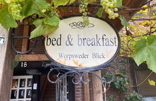 Osterholz-Scharmbeck Apartment | Large double room - bed&breakfast Worpsweder Blick