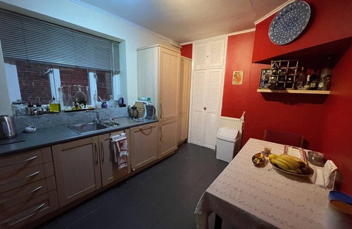 Mapesbury Apartment | Large Double Bedroom 10 minutes to central London