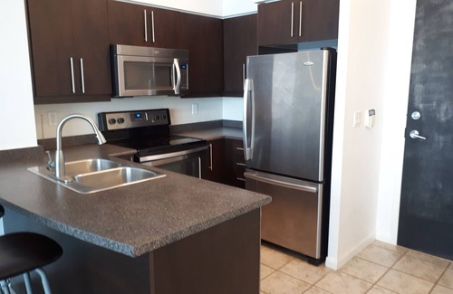 Bathurst Quay Condo | Large Downtown 1 Bdrm condo high rise with city and lake view