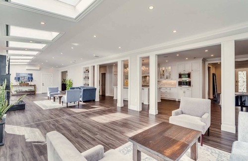 King House | Large Estate with Luxury Collection of Amenities