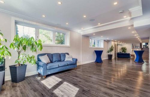 King House | Large Estate with Luxury Collection of Amenities