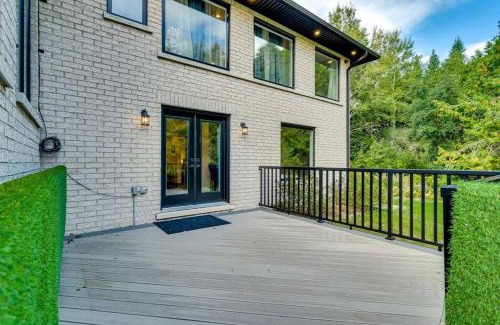 King House | Large Estate with Luxury Collection of Amenities