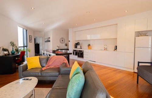 Yarralumla Apartment | Large Executive 3 bedroom