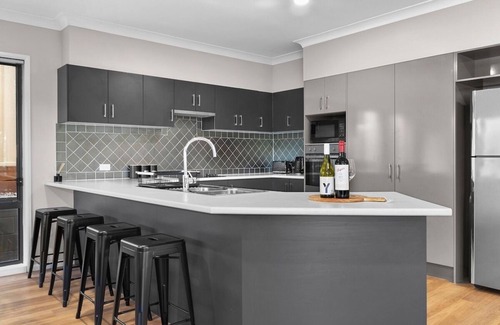 North Lambton House | Large executive residence