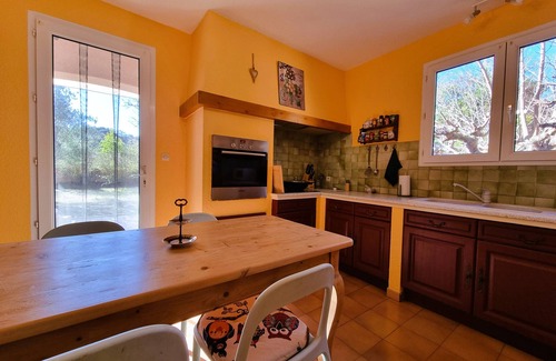 Roquecourbe-Minervois Villa | Large family home with private pool and hot tub