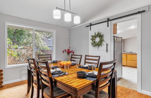 Olympia House | Large Family-Friendly Home on NW Side - Dogs OK