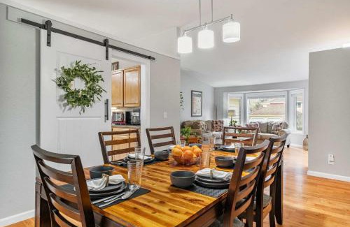 Olympia House | Large Family-Friendly Home on NW Side - Dogs OK