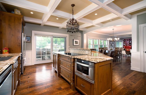Lakeside House | Large Family Getaway, Lake House, Fall Foliage, and Winter Adventures.