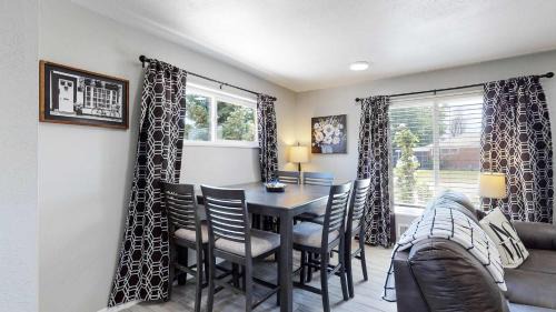 Twin Lakes House | Large family home near Hidden Lake
