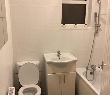 River House | Large Family Home, Pet Friendly, 4 Bed 2 Bath House, Sleeps 10, Free Wi-Fi, Free Parking