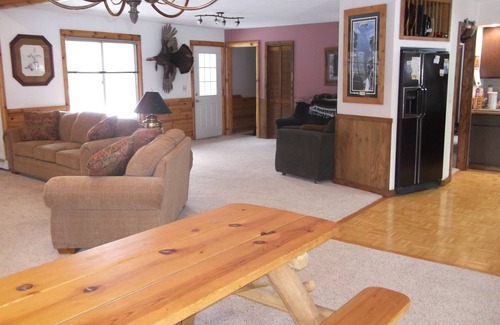 Kalkaska House | Large Family Home. Wrap Around Deck! Gas Fireplace! 3ooo Sq.ft