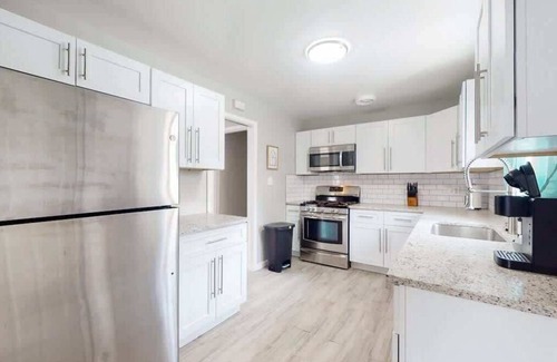 Virginia Village House | Large Family Retreat in Quiet Denver Spot