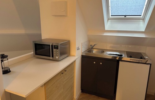 Fives House | Large family townhouse with character, 2 steps from train stations and center of town