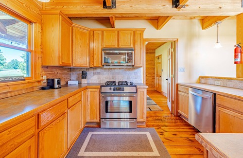 Huntersville Other | Large Farm House sleeps 10+ and 15 Minutes from Charlotte City Center
