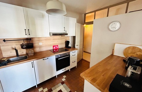 Villefranche-de-Rouergue Apartment | Large, comfortable apartment right in the center of town, ideal for families.