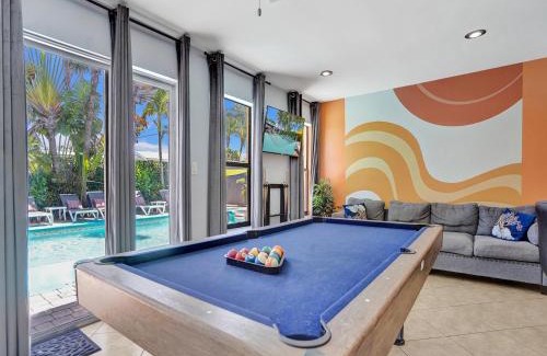 Coral Heights House | Large GAY MEN'S 1 bedroom w Gameroom heated pool clothing optional