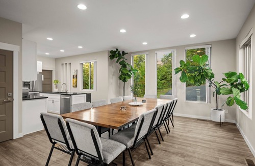West Spokane House | Large Group Retreat: Private Gym, Large Dining Area, Central Location