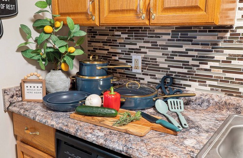 Warner Robins House | Large Groups & Pets Welcome Sleeps 12 w/Game Room