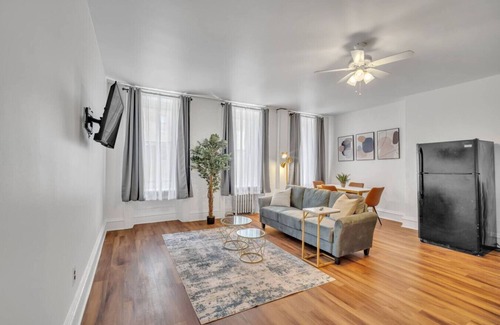 Center City West Apartment | Large Historical 1/1 Center City | Sleeps 4!
