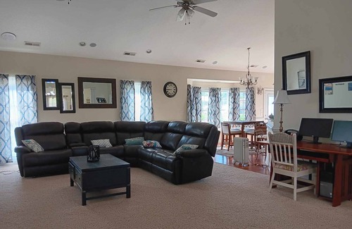 Westgate House | Large home. 30 minutes from beach. 20 minutes to Jacksonville or Richlands.